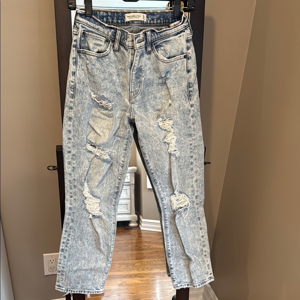 Abercrombie and Fitch Boyfriend Mid Rise Jeans 24 / 00R Distressed Acid Wash GUC